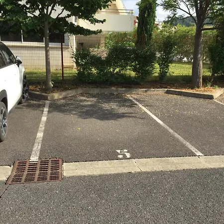 De 41m2 Avec Linges De Maison Et Menage Compris, 2 Pieces A Pour 2 Personnes