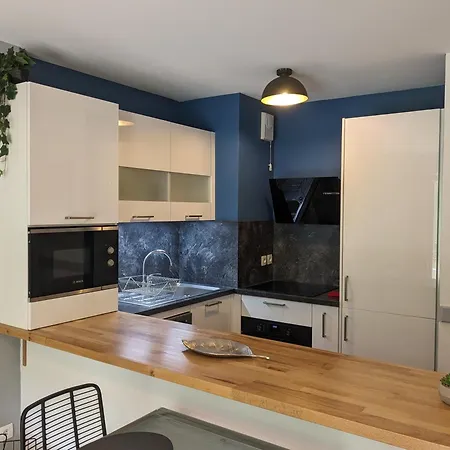 Appartement: Cozy 2-room In *